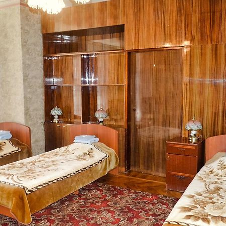 Zhovtneviy Hotel Dnipro Bagian luar foto