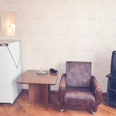 Zhovtneviy Hotel Dnipro Bagian luar foto