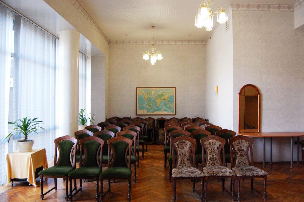 Zhovtneviy Hotel Dnipro Bagian luar foto