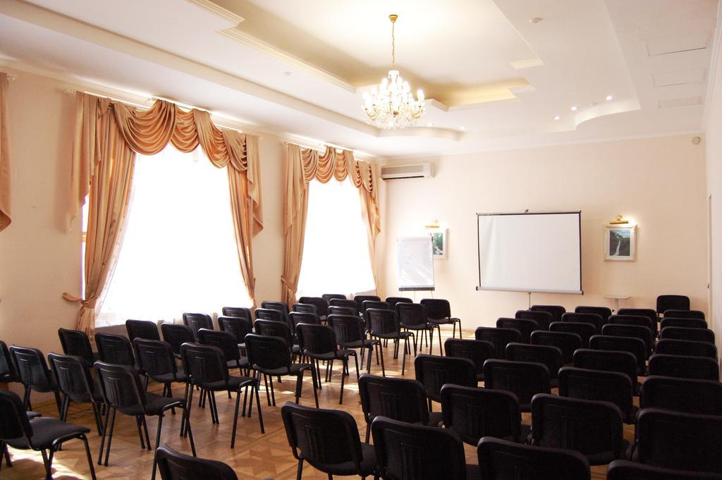 Zhovtneviy Hotel Dnipro Bagian luar foto