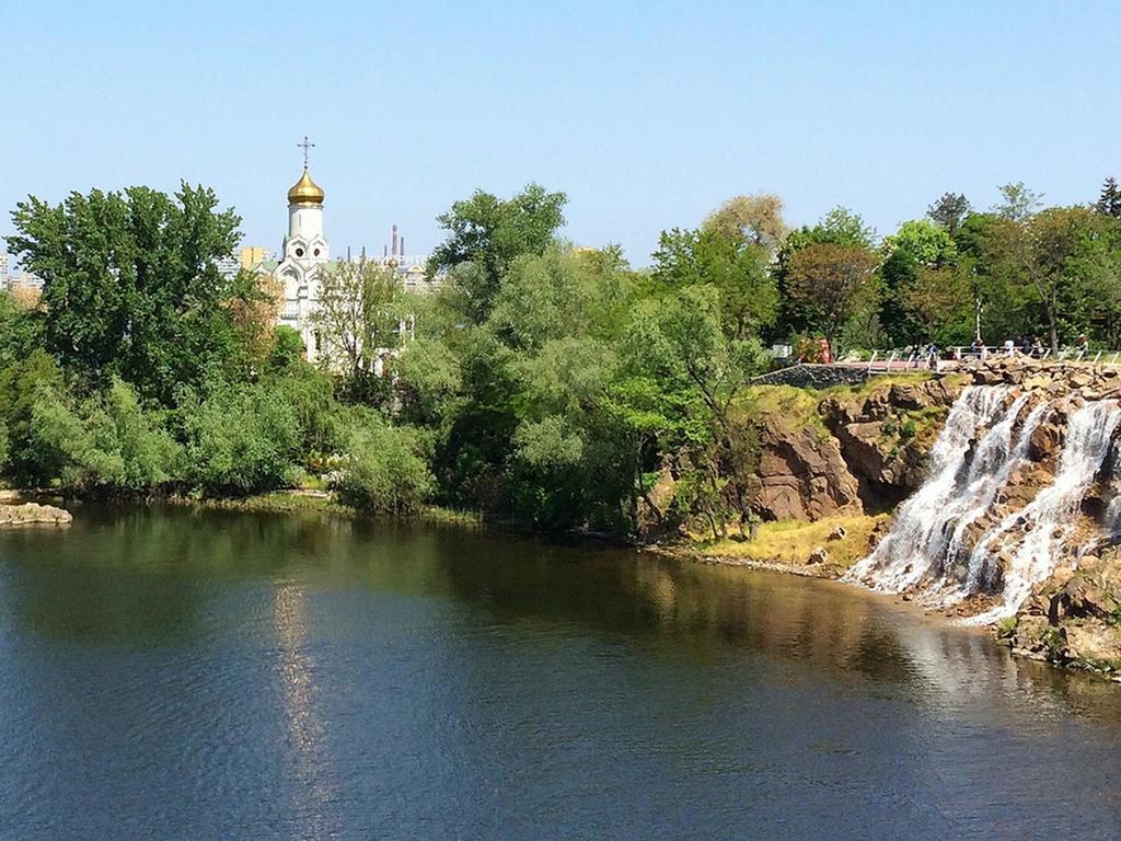 Zhovtneviy Hotel Dnipro Bagian luar foto