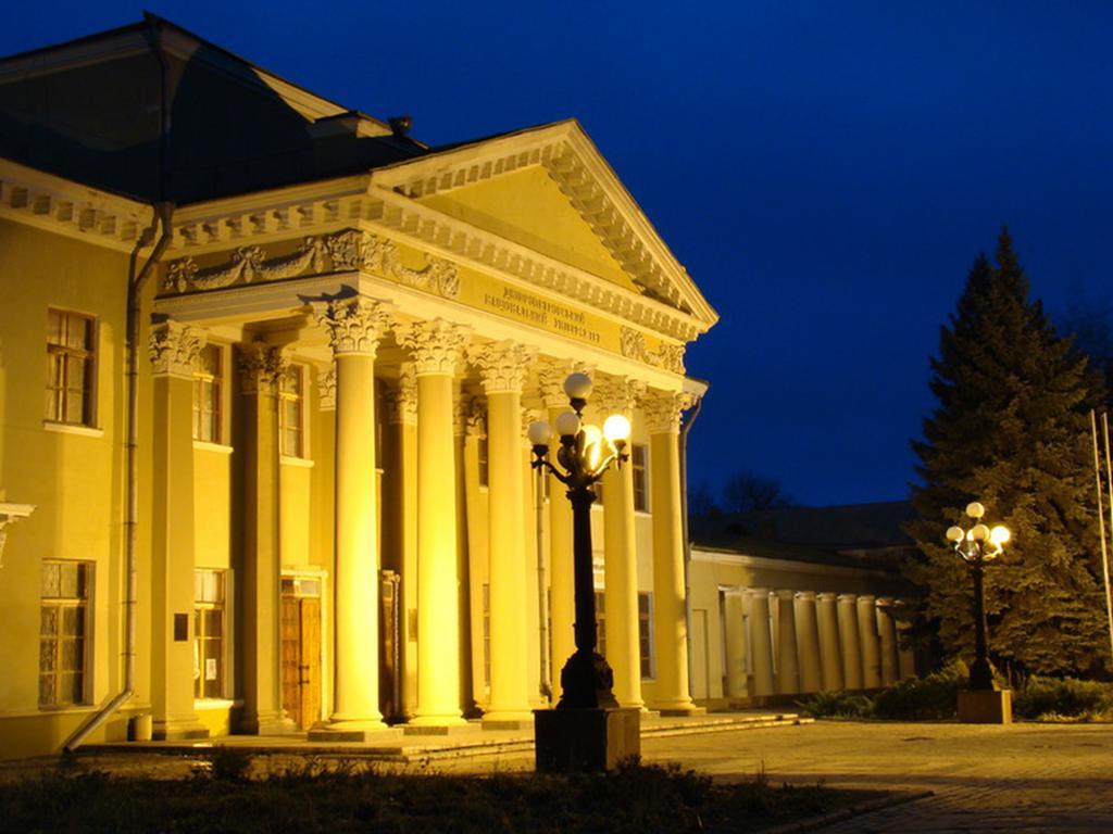 Zhovtneviy Hotel Dnipro Bagian luar foto