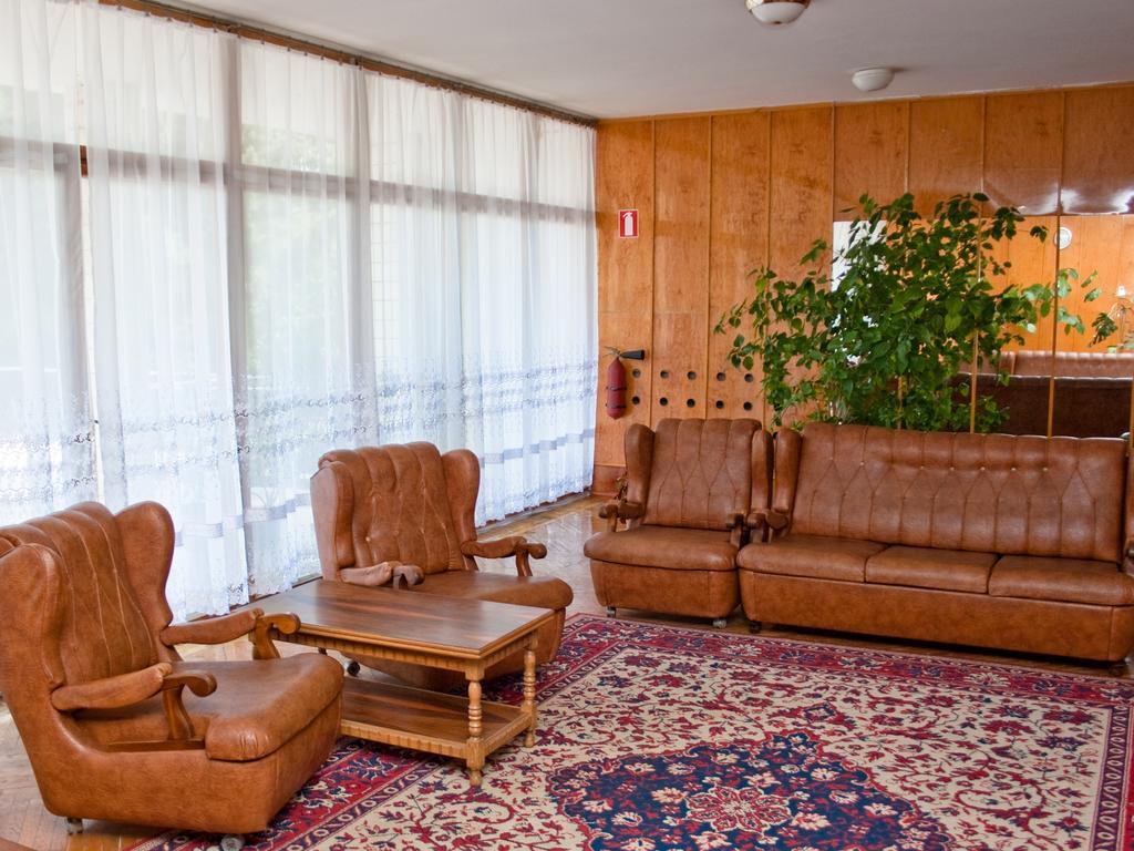 Zhovtneviy Hotel Dnipro Bagian luar foto