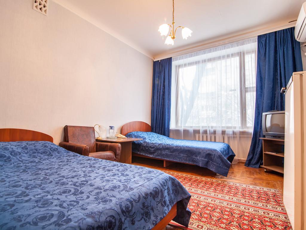 Zhovtneviy Hotel Dnipro Bagian luar foto