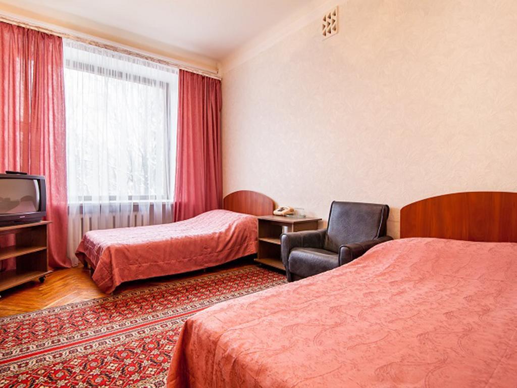 Zhovtneviy Hotel Dnipro Bagian luar foto