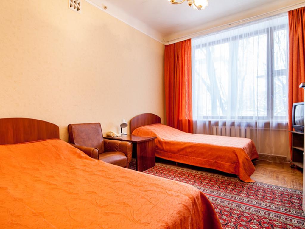 Zhovtneviy Hotel Dnipro Bagian luar foto
