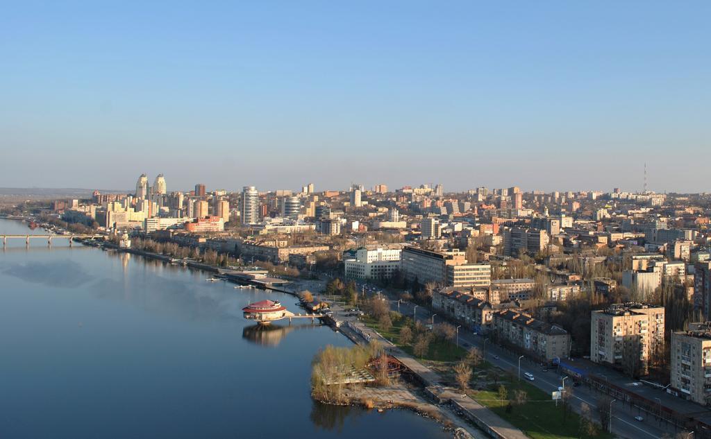 Zhovtneviy Hotel Dnipro Bagian luar foto