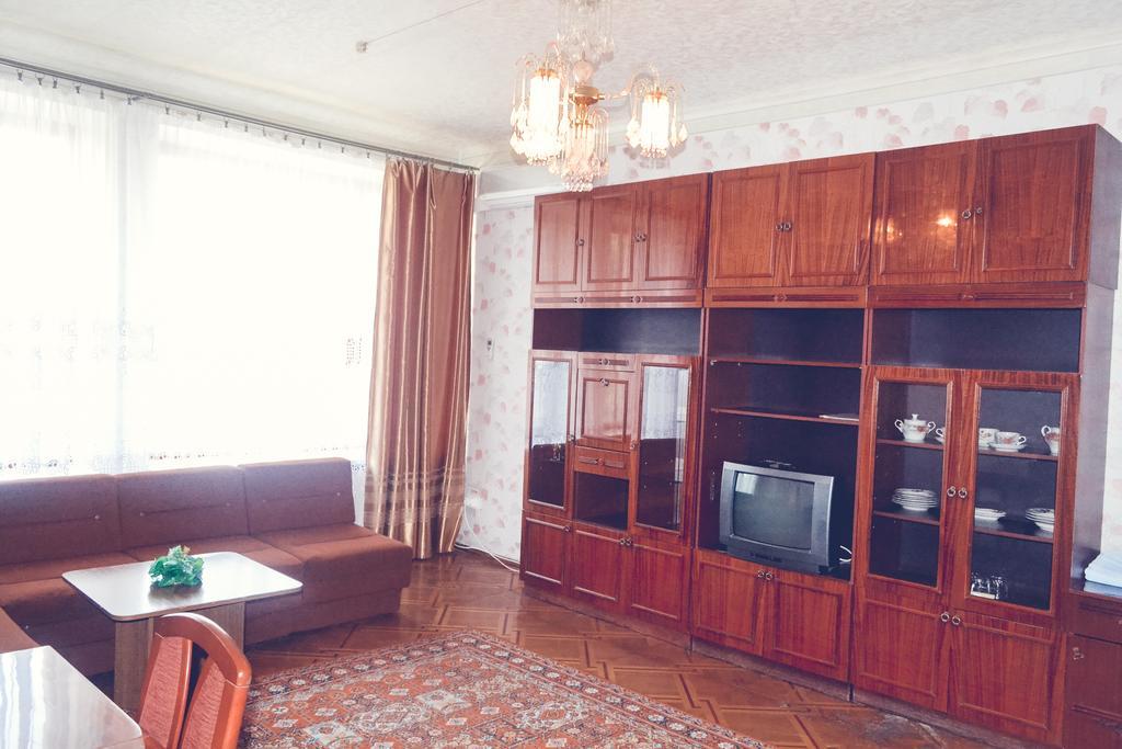 Zhovtneviy Hotel Dnipro Bagian luar foto