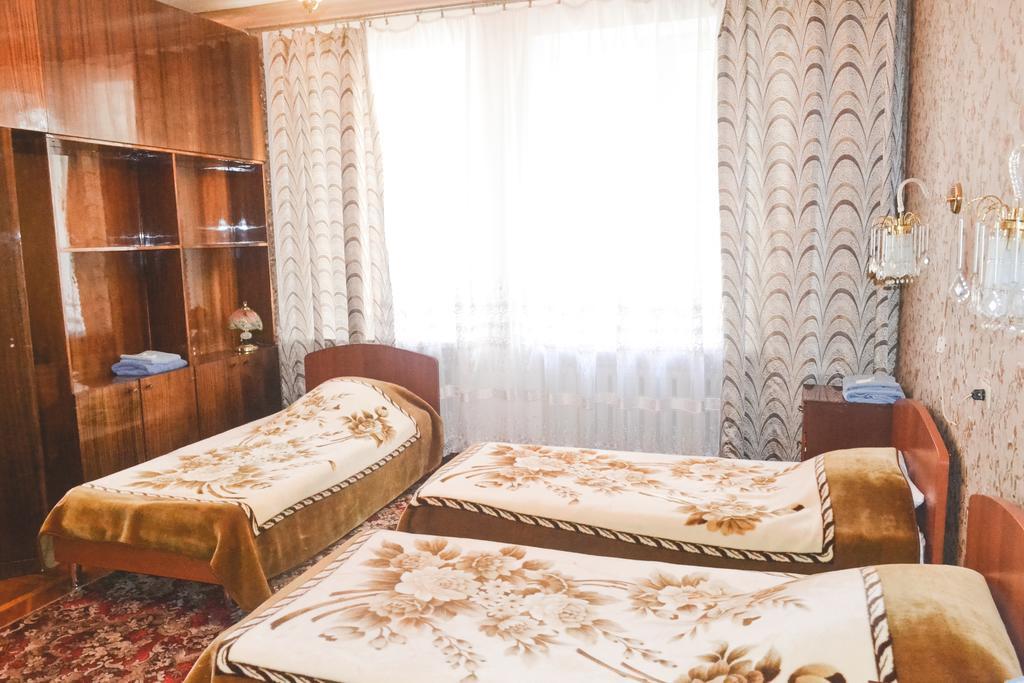 Zhovtneviy Hotel Dnipro Bagian luar foto