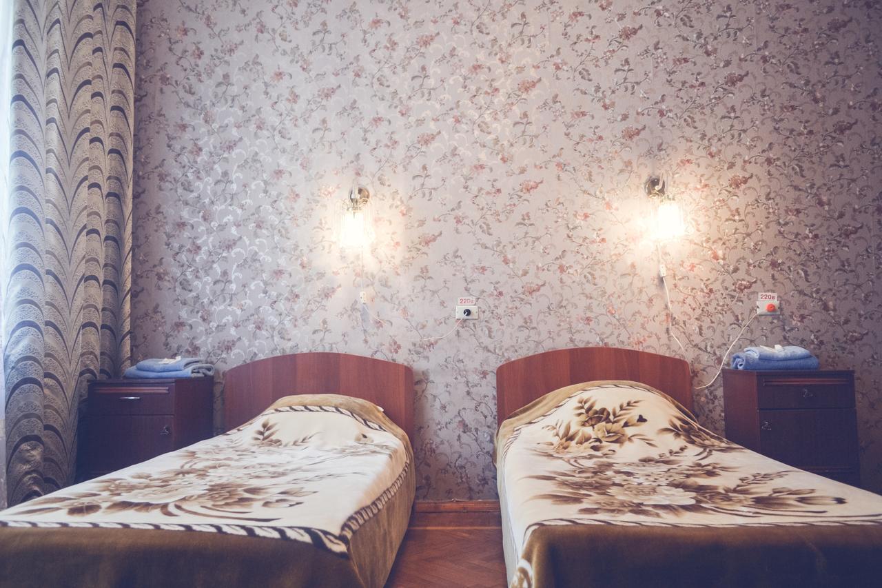 Zhovtneviy Hotel Dnipro Bagian luar foto
