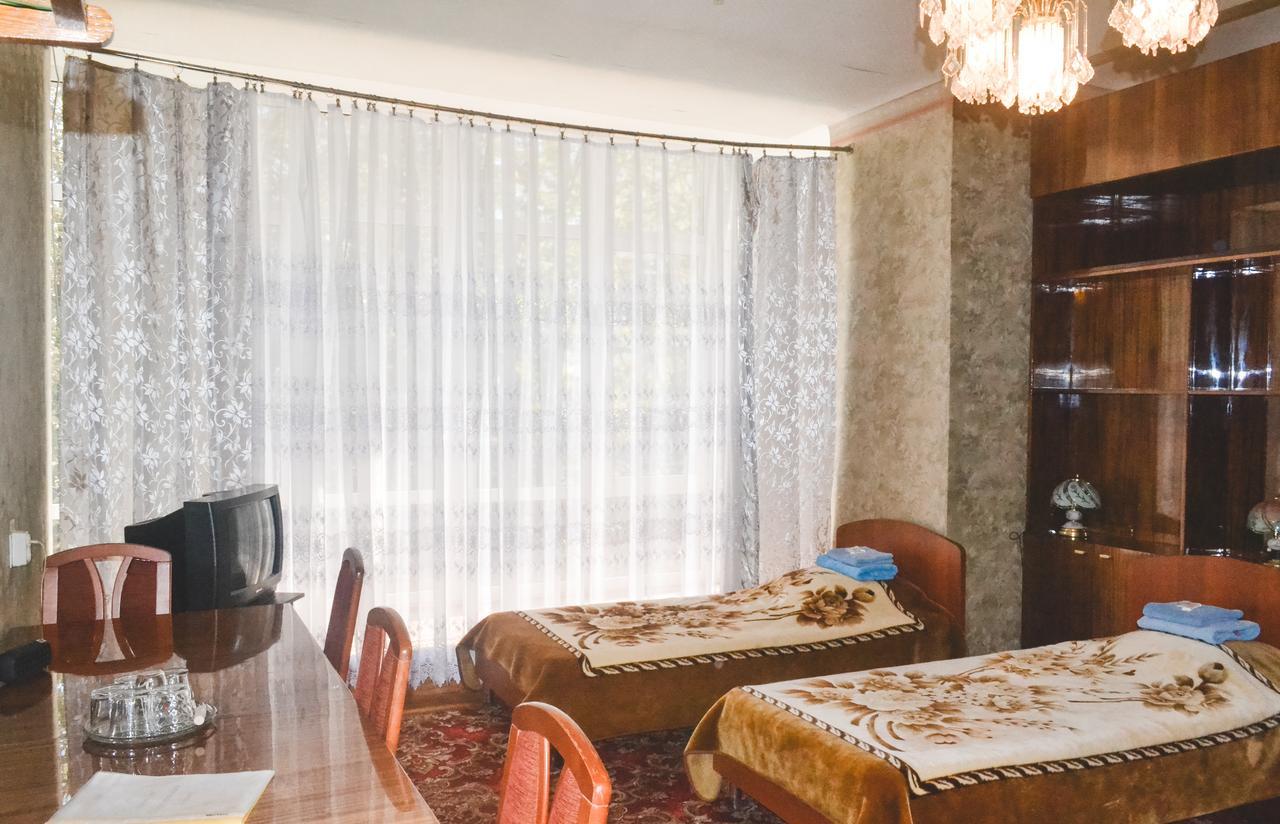 Zhovtneviy Hotel Dnipro Bagian luar foto