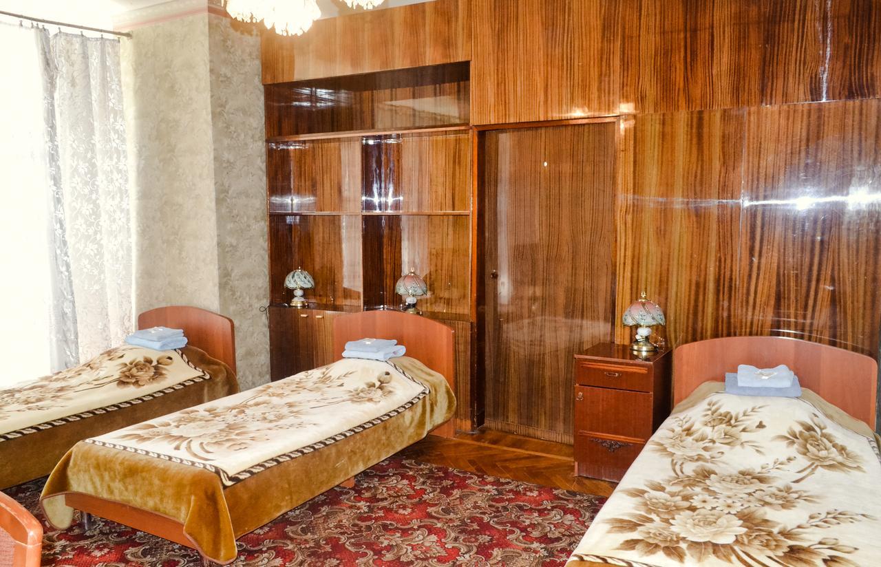 Zhovtneviy Hotel Dnipro Bagian luar foto