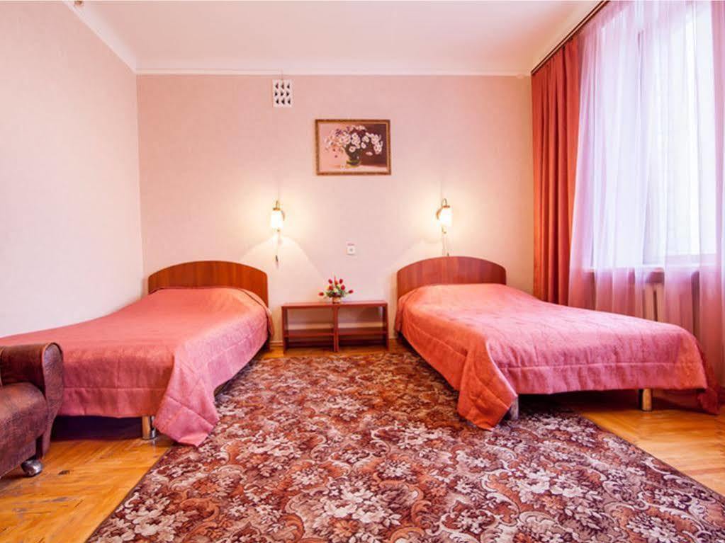 Zhovtneviy Hotel Dnipro Bagian luar foto
