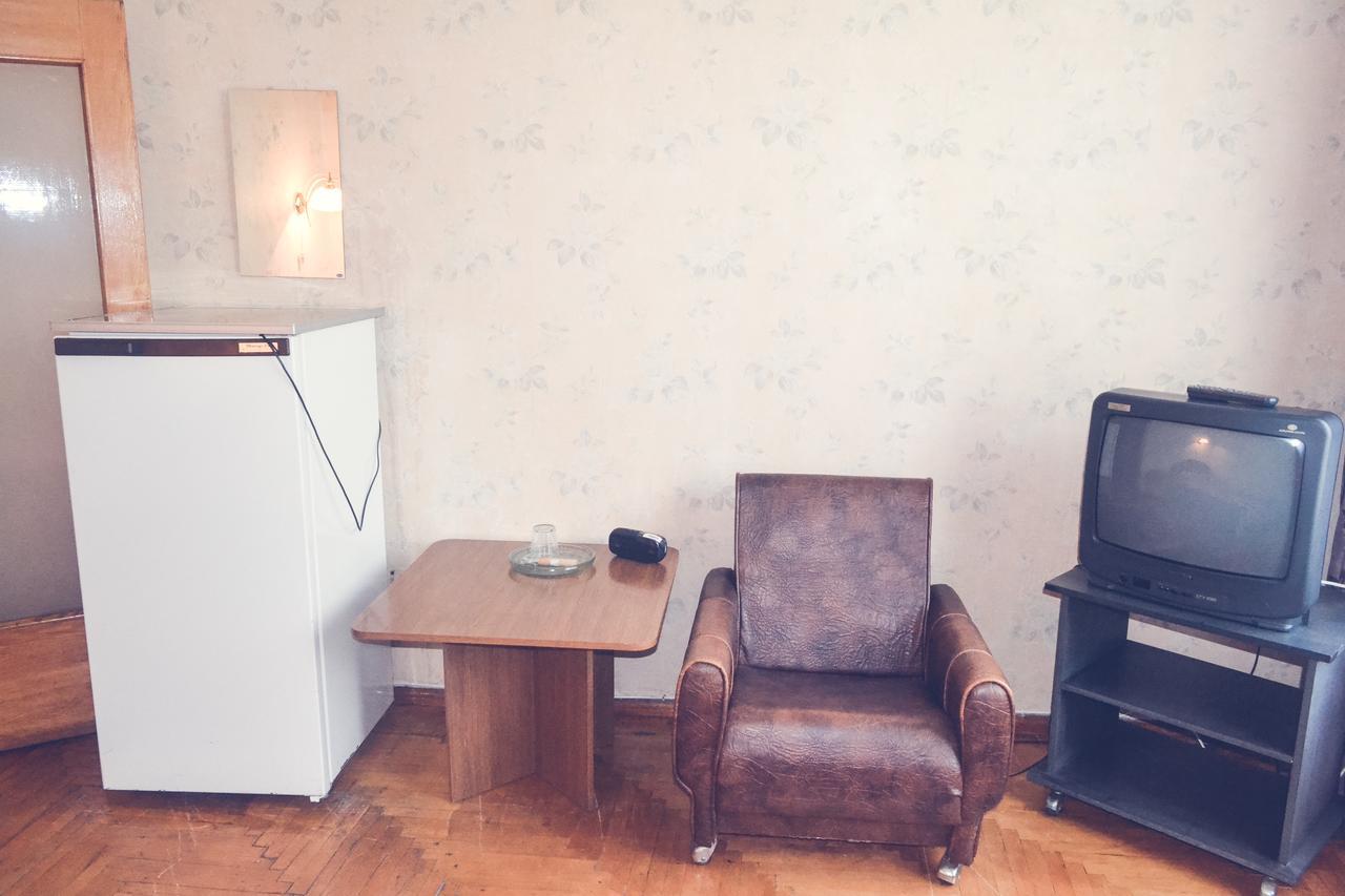 Zhovtneviy Hotel Dnipro Bagian luar foto