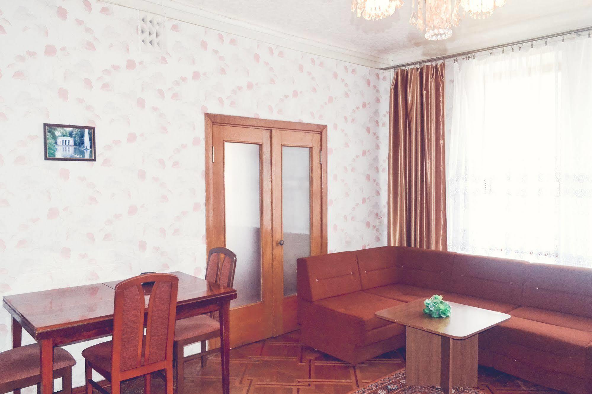 Zhovtneviy Hotel Dnipro Bagian luar foto