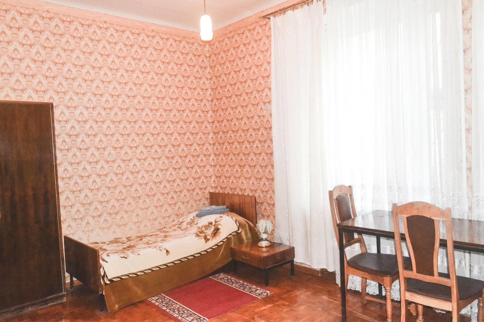Zhovtneviy Hotel Dnipro Bagian luar foto