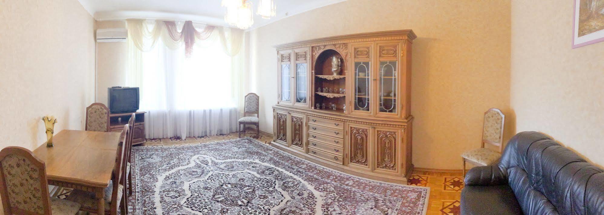 Zhovtneviy Hotel Dnipro Bagian luar foto
