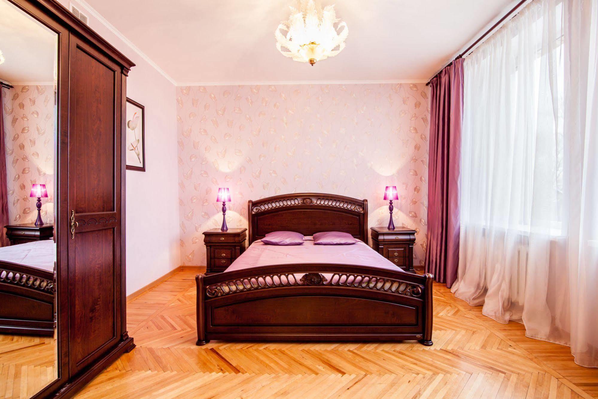 Zhovtneviy Hotel Dnipro Bagian luar foto