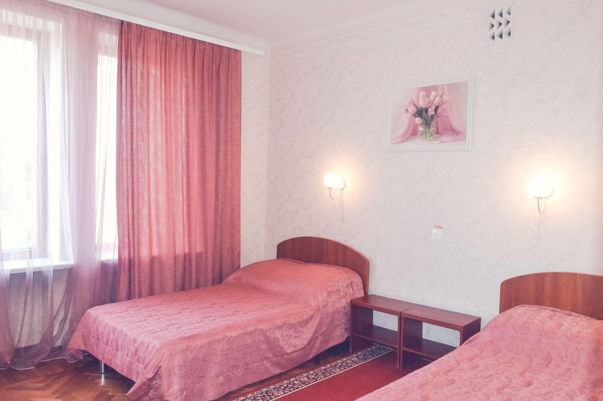 Zhovtneviy Hotel Dnipro Bagian luar foto