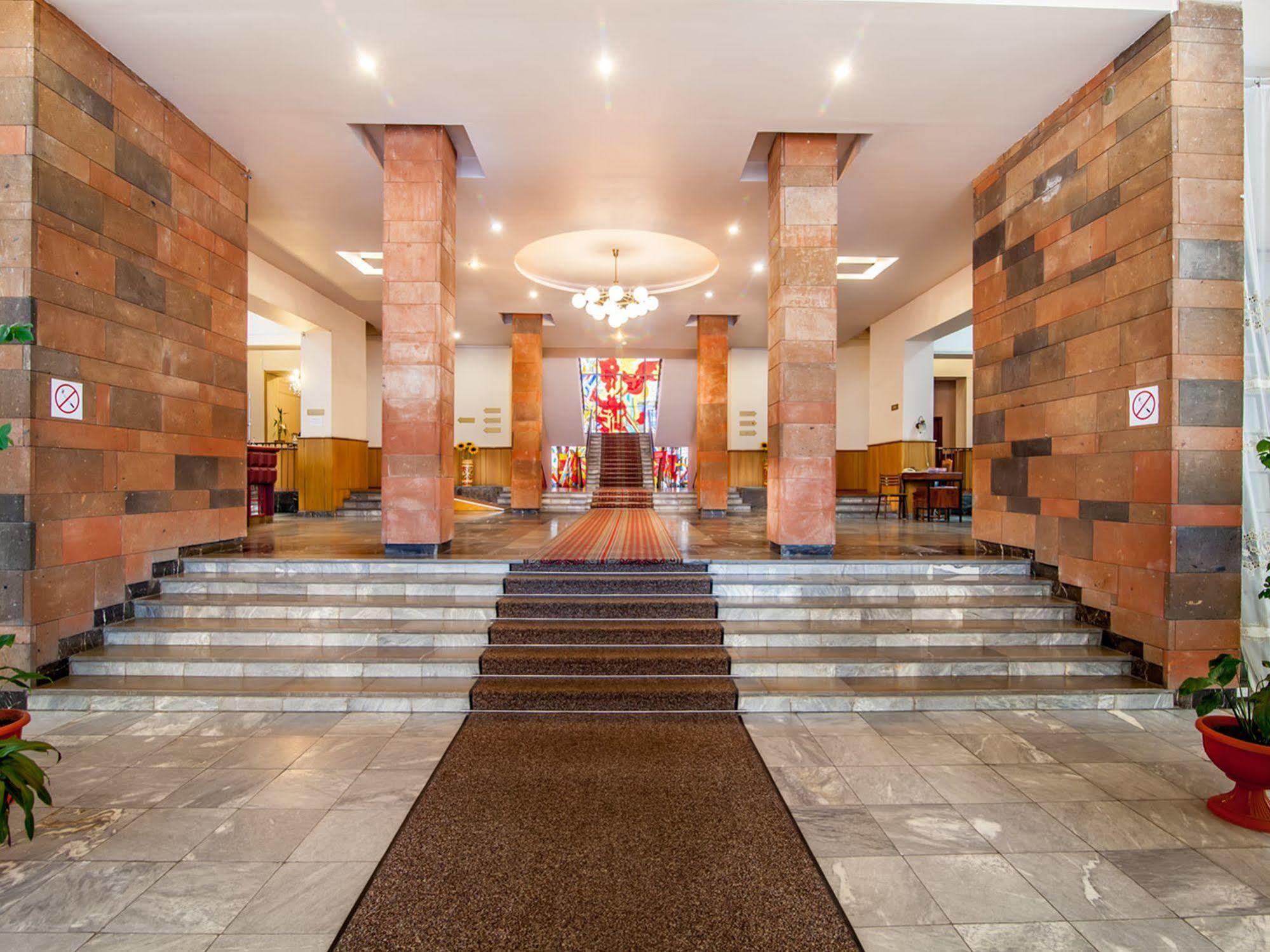 Zhovtneviy Hotel Dnipro Bagian luar foto